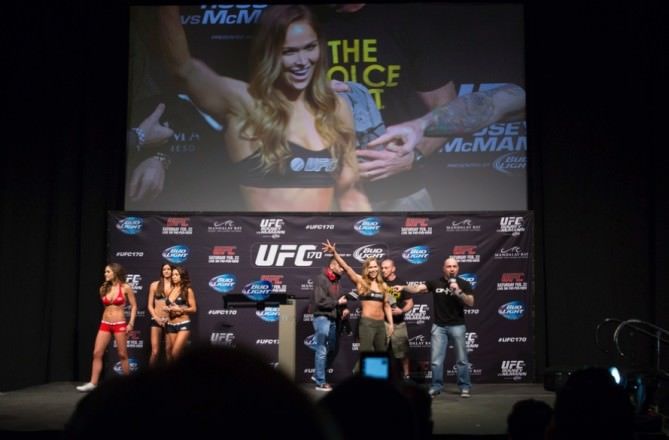 ester-lin-photo-ronda-rousey-mike-dolce-ufc-170-j